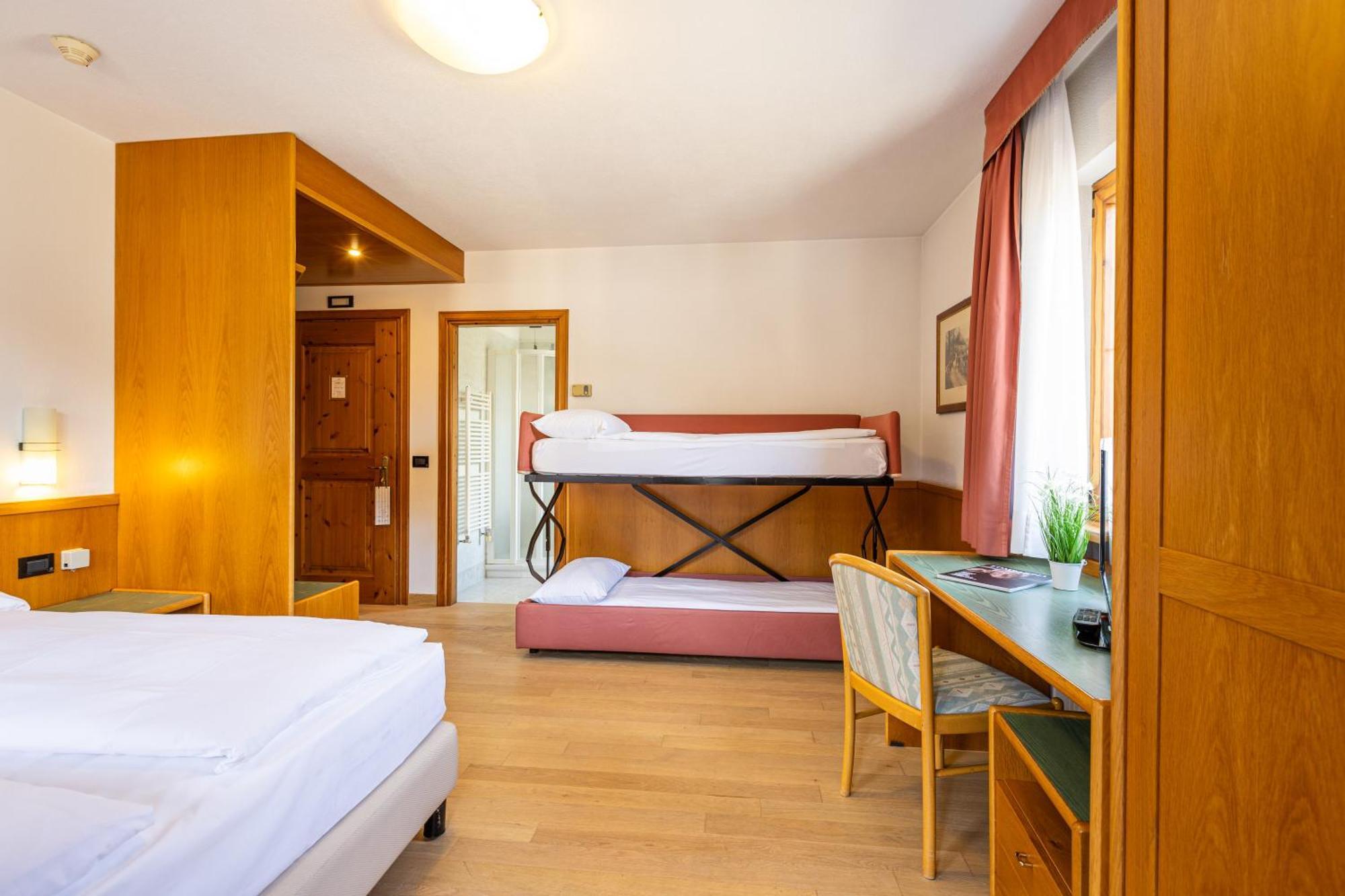 Hotel Cardo Isolaccia Luaran gambar