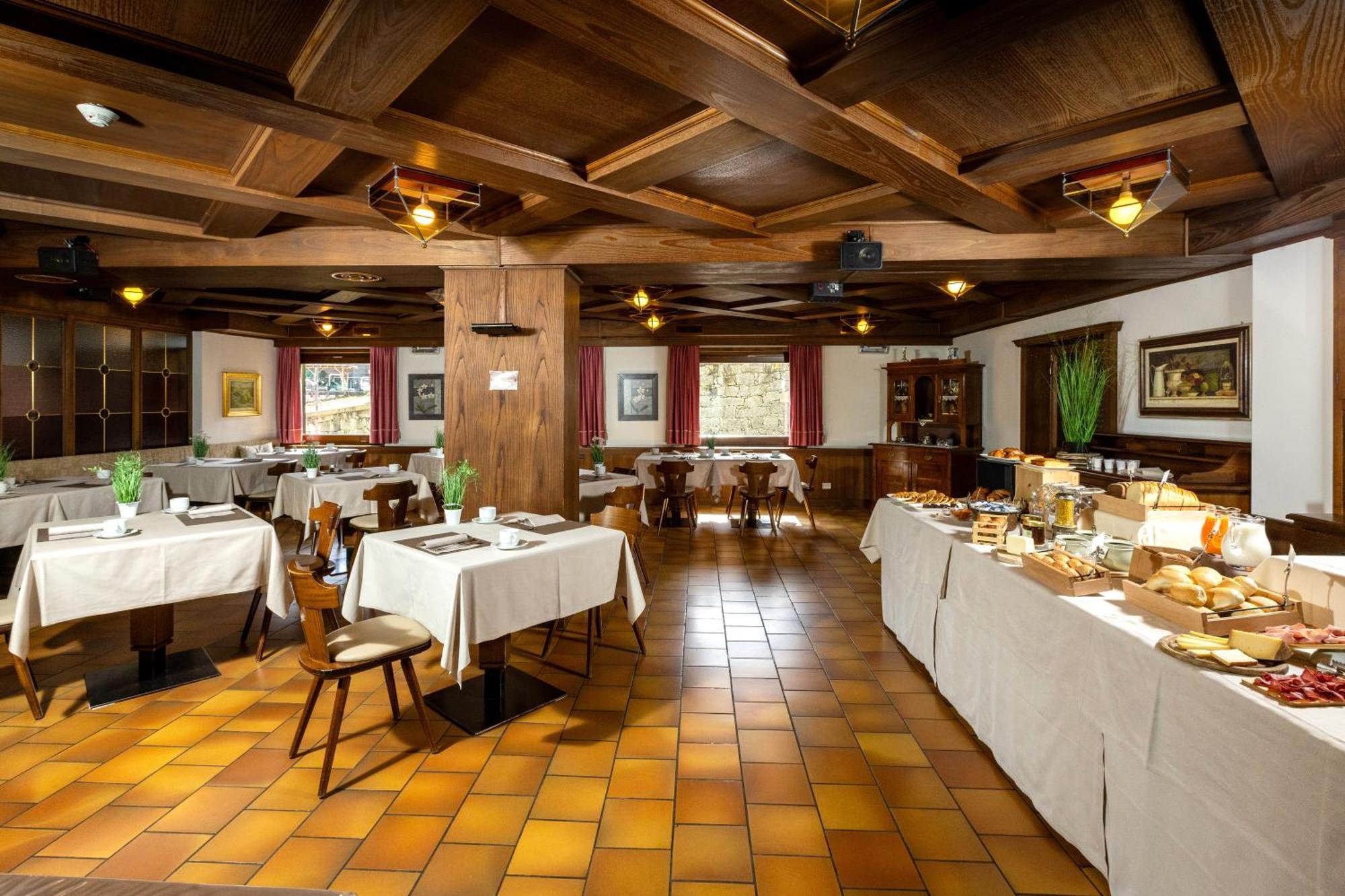 Hotel Cardo Isolaccia Luaran gambar